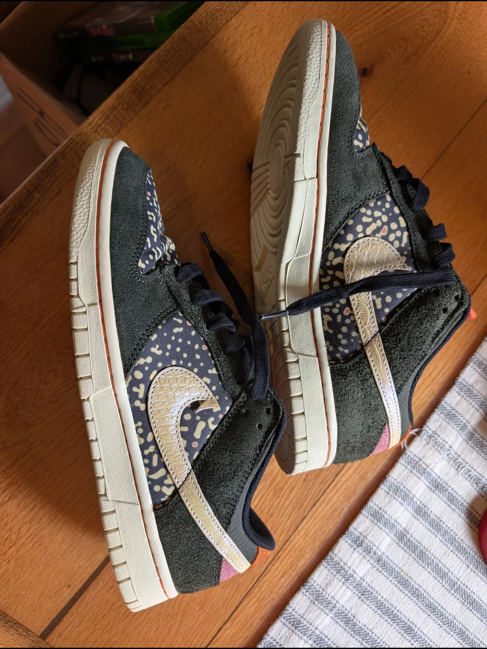FN7523-300 belongs to the Nike Dunk Low SE 